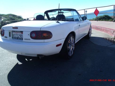 Used 1992 MAZDA MX-5 Miata Base 2dr Convertible image 3