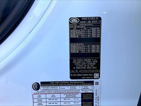 Used 2025 Land Rover Discovery Dynamic SE image 35