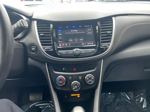 Certified 2022 Chevrolet Trax LT w/ LT Convenience Package image 25