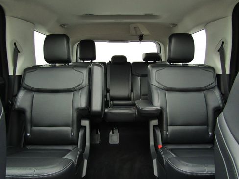 Used 2025 Ford Expedition Platinum AWD/4WD image 25