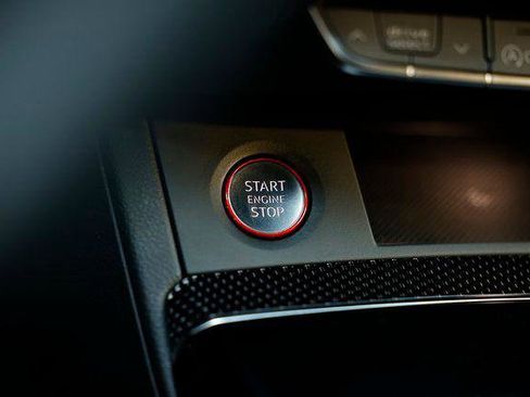 Certified 2024 Audi SQ5 Premium AWD/4WD image 38