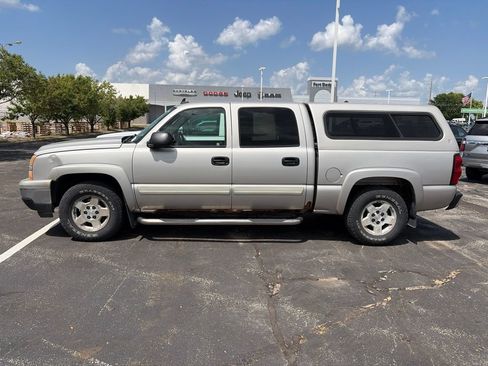 Used 2006 Chevrolet Silverado 1500 LT w/ Onstar Plus Package AWD/4WD image 2