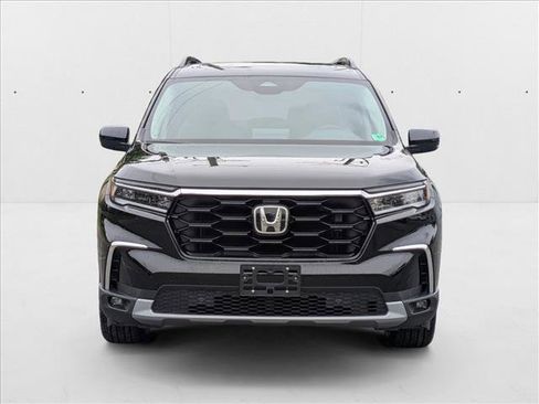 New 2025 Honda Pilot Touring image 6