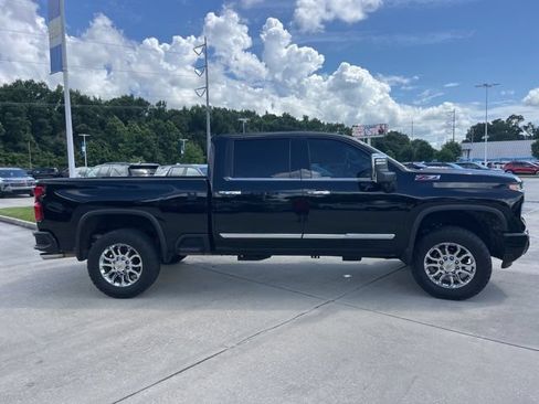 Used 2024 Chevrolet Silverado 2500 LTZ w/ LTZ Plus Package AWD/4WD image 10