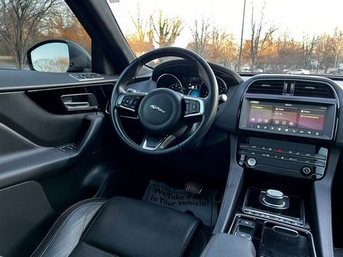 Used 2019 Jaguar F-PACE Prestige image 30