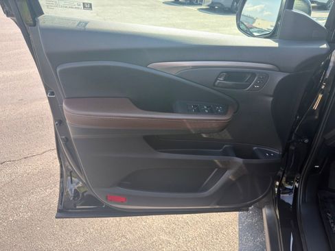 Used 2025 Honda Passport EX-L image 13