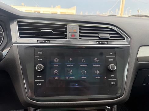 Used 2021 Volkswagen Tiguan SE w/ Panoramic Sunroof Package AWD/4WD image 34