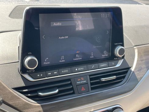 Used 2025 Nissan Altima 2.5 SV image 8