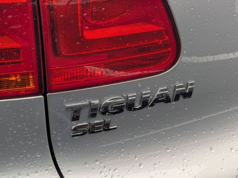 Used 2017 Volkswagen Tiguan SEL AWD/4WD image 5