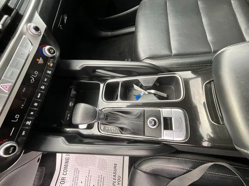 Used 2023 Kia Telluride LX image 18