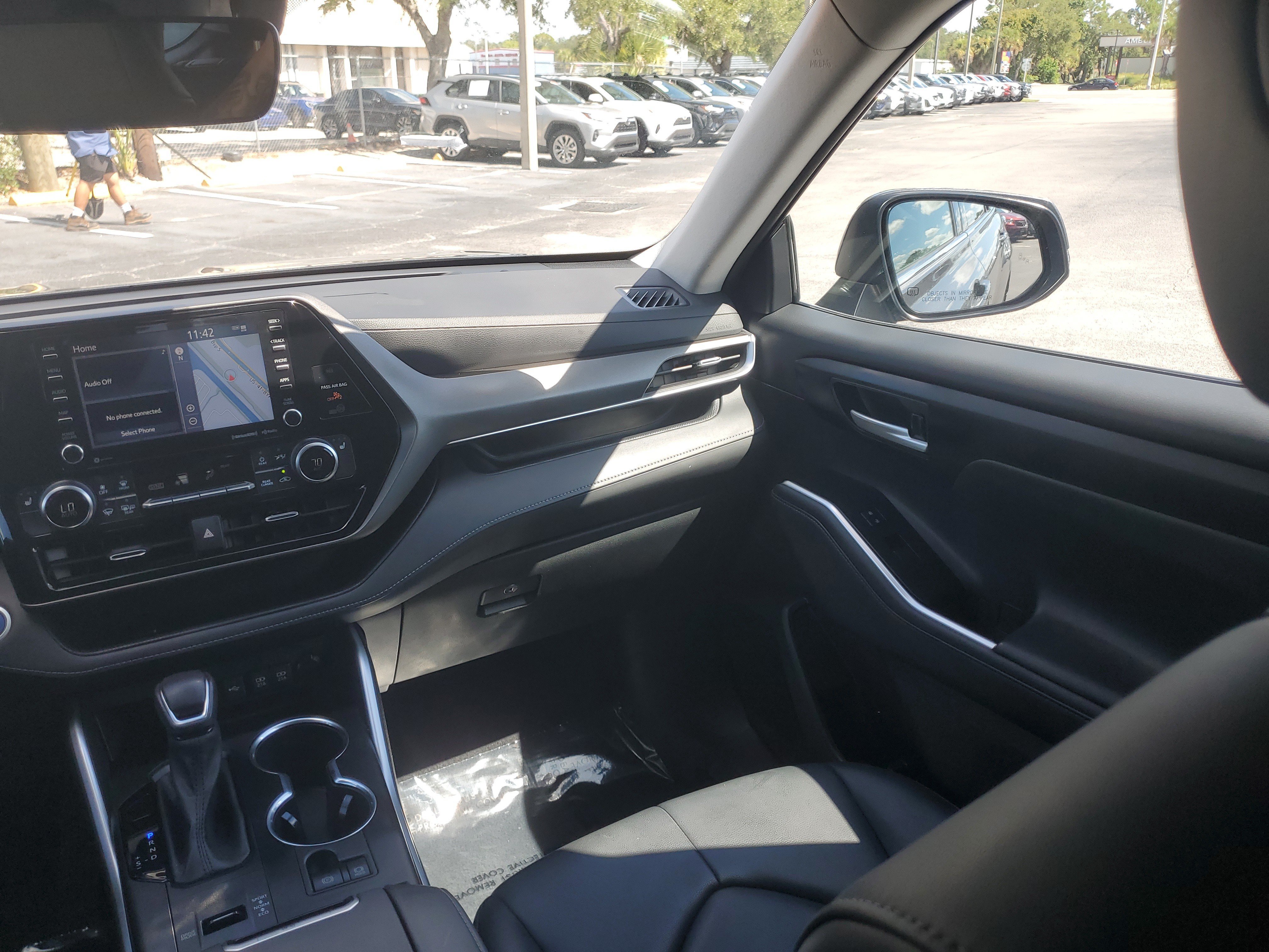 Certified 2021 Toyota Highlander XLE AWD/4WD image 23