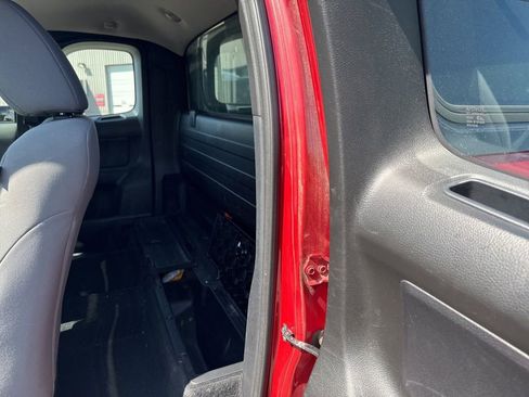 Used 2017 Toyota Tacoma SR AWD/4WD image 11