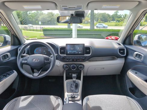 Used 2026 Hyundai Venue SEL FWD image 27