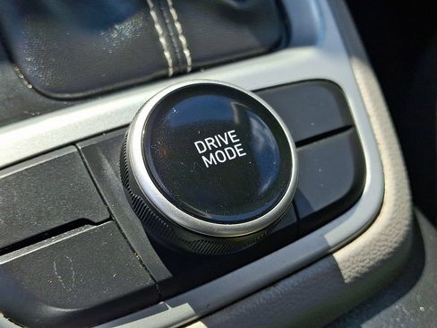 Certified 2025 Hyundai Venue SEL FWD image 24