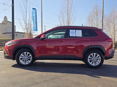 Used 2022 Toyota Corolla Cross LE image 17