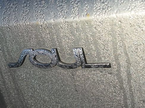 Used 2011 Kia Soul + FWD image 12