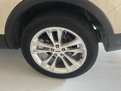 Used 2018 Ford Explorer XLT w/ Equipment Group 202A FWD image 29