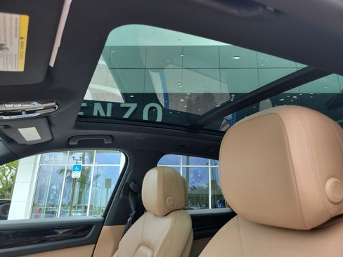 Used 2020 Porsche Cayenne AWD/4WD image 11