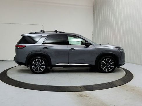 New 2026 Nissan Pathfinder Platinum FWD image 8