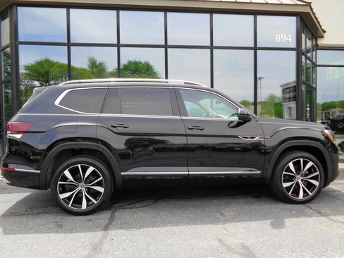 Used 2024 Volkswagen Atlas SEL Premium R-Line AWD/4WD image 4
