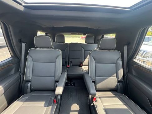 Used 2023 Chevrolet Tahoe Premier w/ Advanced Technology Package AWD/4WD image 24