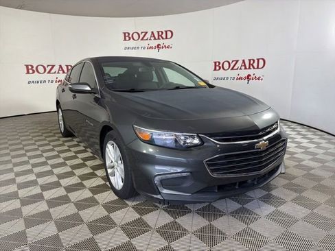 Used 2018 Chevrolet Malibu LT FWD image 1