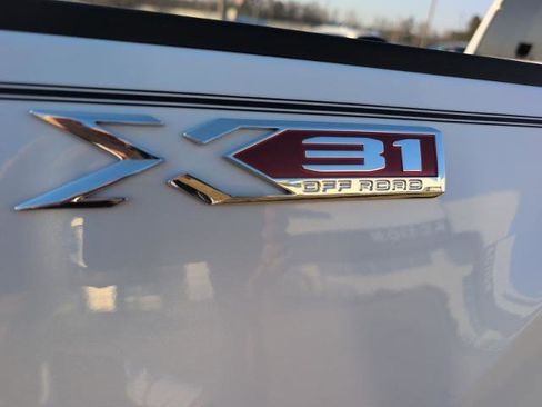 New 2026 GMC Sierra 2500 SLT w/ SLT Premium Package AWD/4WD image 18
