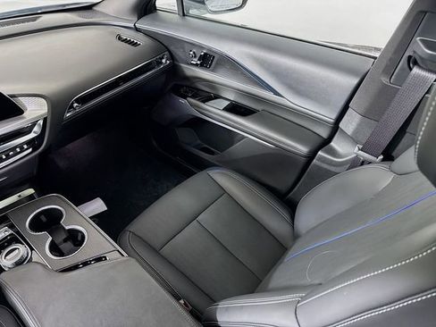 Used 2025 Cadillac Lyriq Luxury image 24