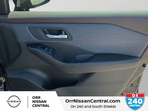 Used 2023 Nissan Rogue SV image 10