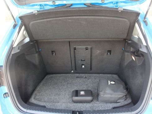 Used 2022 Volkswagen Taos SEL image 9