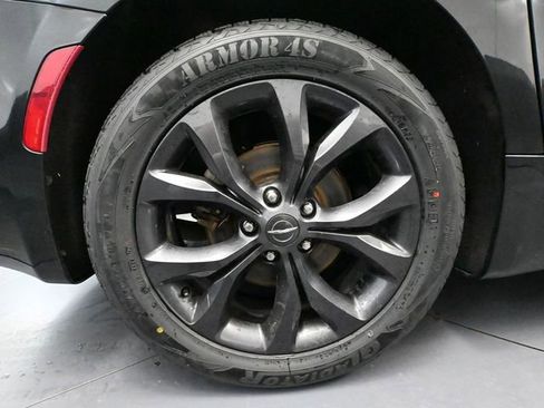 Used 2019 Chrysler Pacifica Touring-L Plus w/ Advanced Safetytec Group FWD image 16