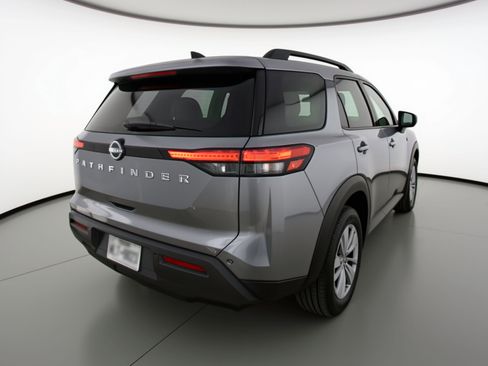 Used 2025 Nissan Pathfinder SV image 9