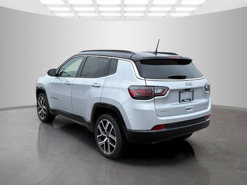 Used 2025 Jeep Compass Limited w/ Elite Group AWD/4WD image 5