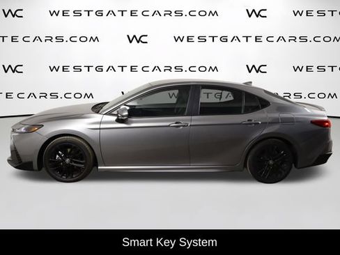 Used 2025 Toyota Camry SE w/ Convenience Package FWD image 5