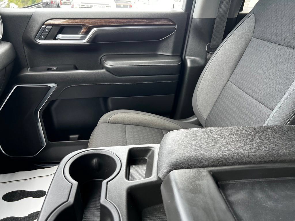 Used 2022 GMC Sierra 1500 SLE AWD/4WD image 14