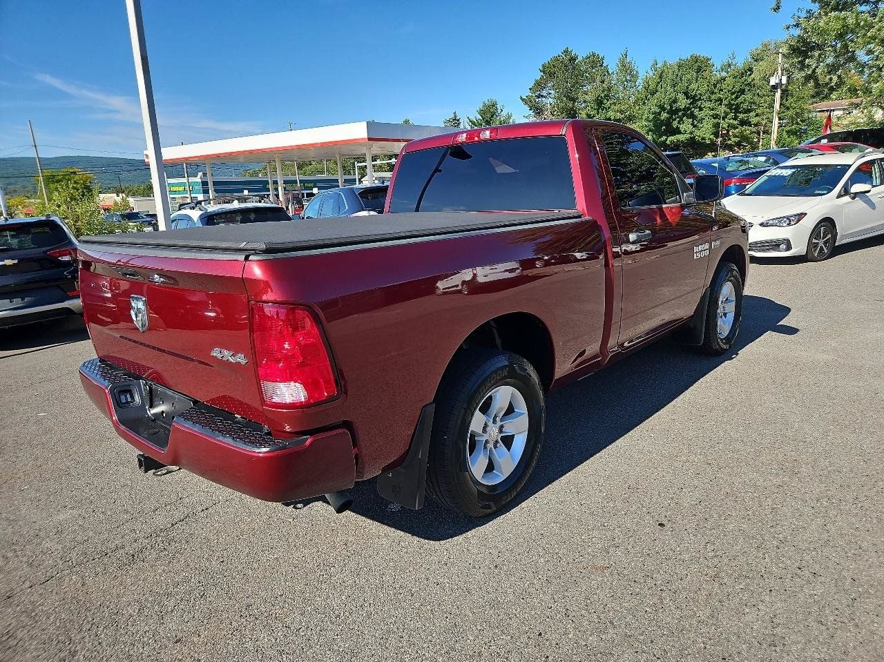 Used 2018 RAM 1500 Express AWD/4WD image 3