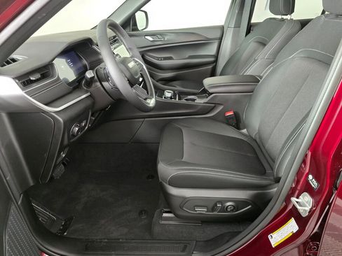 New 2025 Jeep Grand Cherokee Laredo X image 17