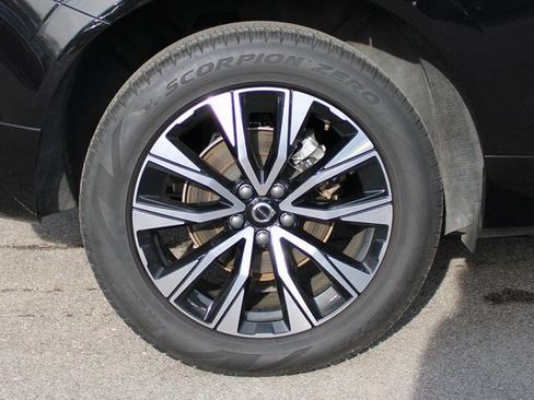 Used 2025 Volvo XC60 B5 Plus image 39