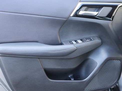 Used 2024 Mitsubishi Outlander SE image 14