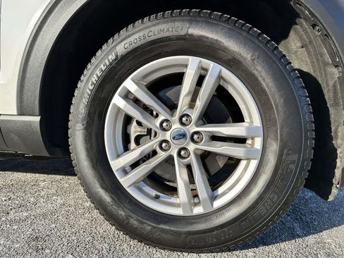 Used 2020 Ford Explorer XLT w/ Equipment Group 202A image 7