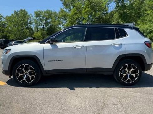 Used 2025 Jeep Compass Limited AWD/4WD image 5