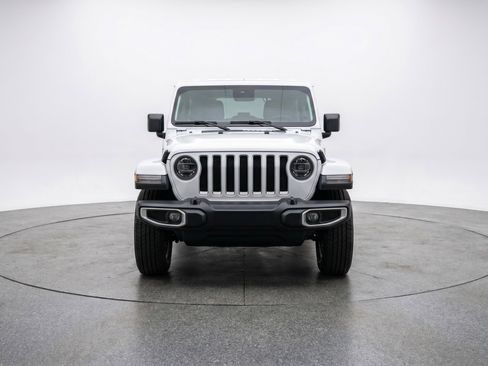 Used 2025 Jeep Wrangler Sahara image 2