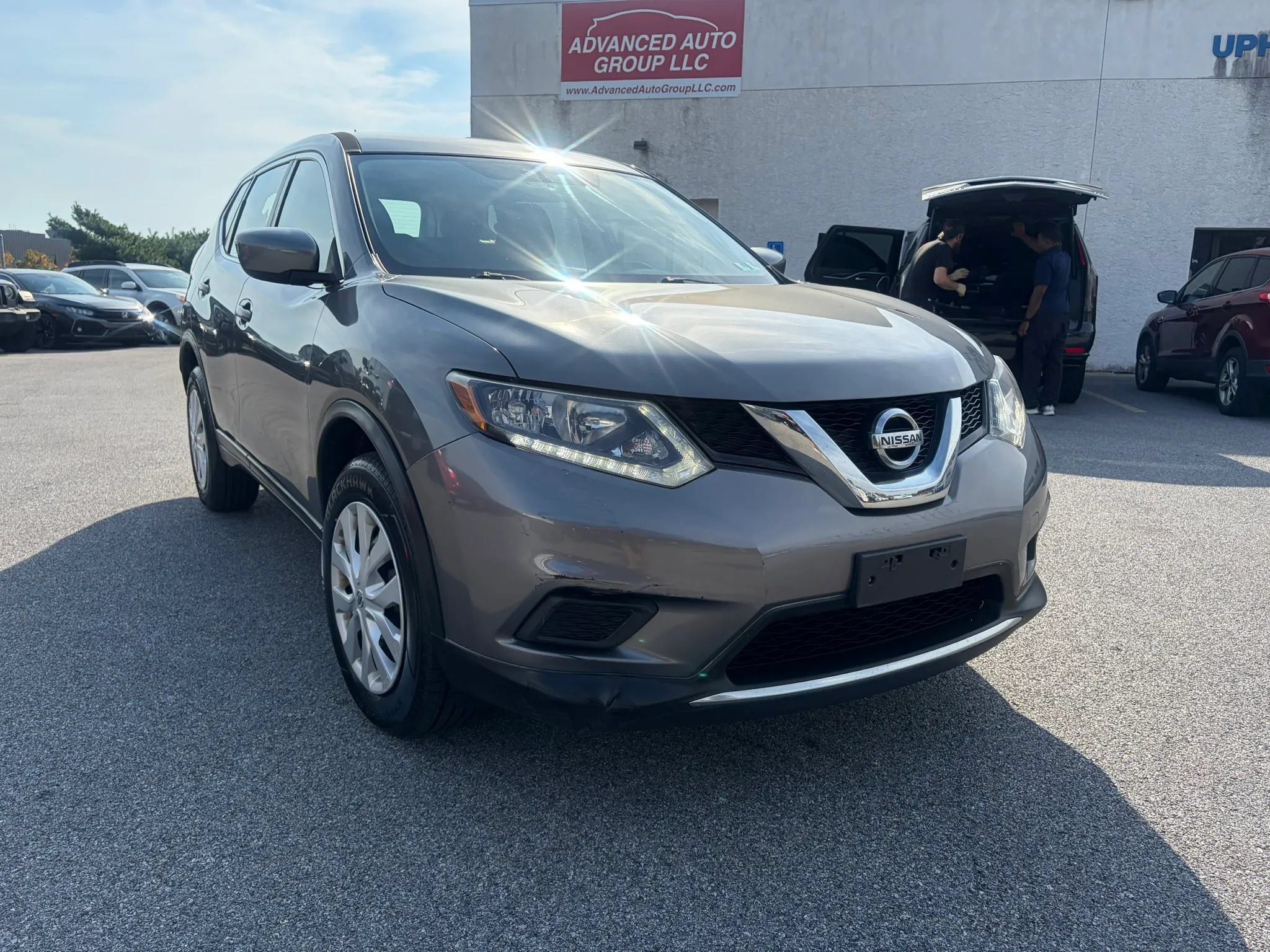 Used 2016 Nissan Rogue S AWD/4WD image 2