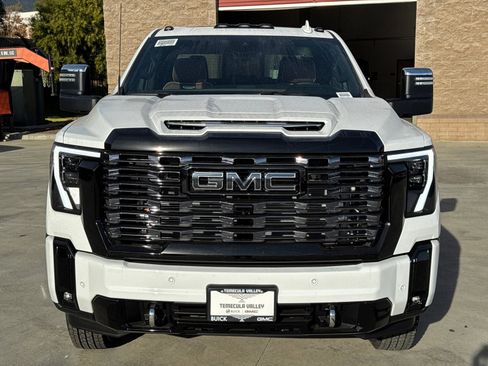 New 2026 GMC Sierra 3500 Denali Ultimate w/ LPO, Black Badging Package image 5