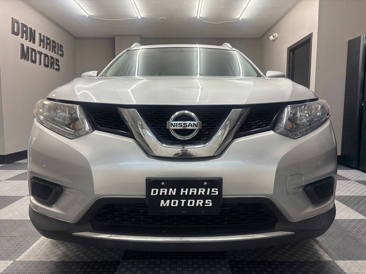 Used 2015 Nissan Rogue SV AWD/4WD image 3