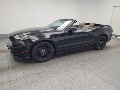 Used 2013 Ford Mustang Convertible RWD image 2