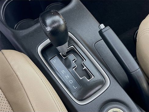 Used 2016 Mitsubishi Outlander GT image 17