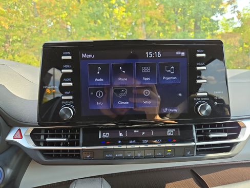 Used 2024 Toyota Sienna XLE image 19