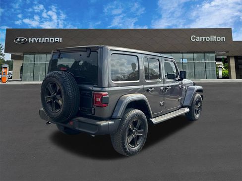 Used 2022 Jeep Wrangler Unlimited Sahara AWD/4WD image 5