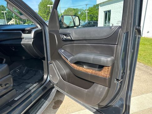 Used 2019 Chevrolet Suburban LT AWD/4WD image 21